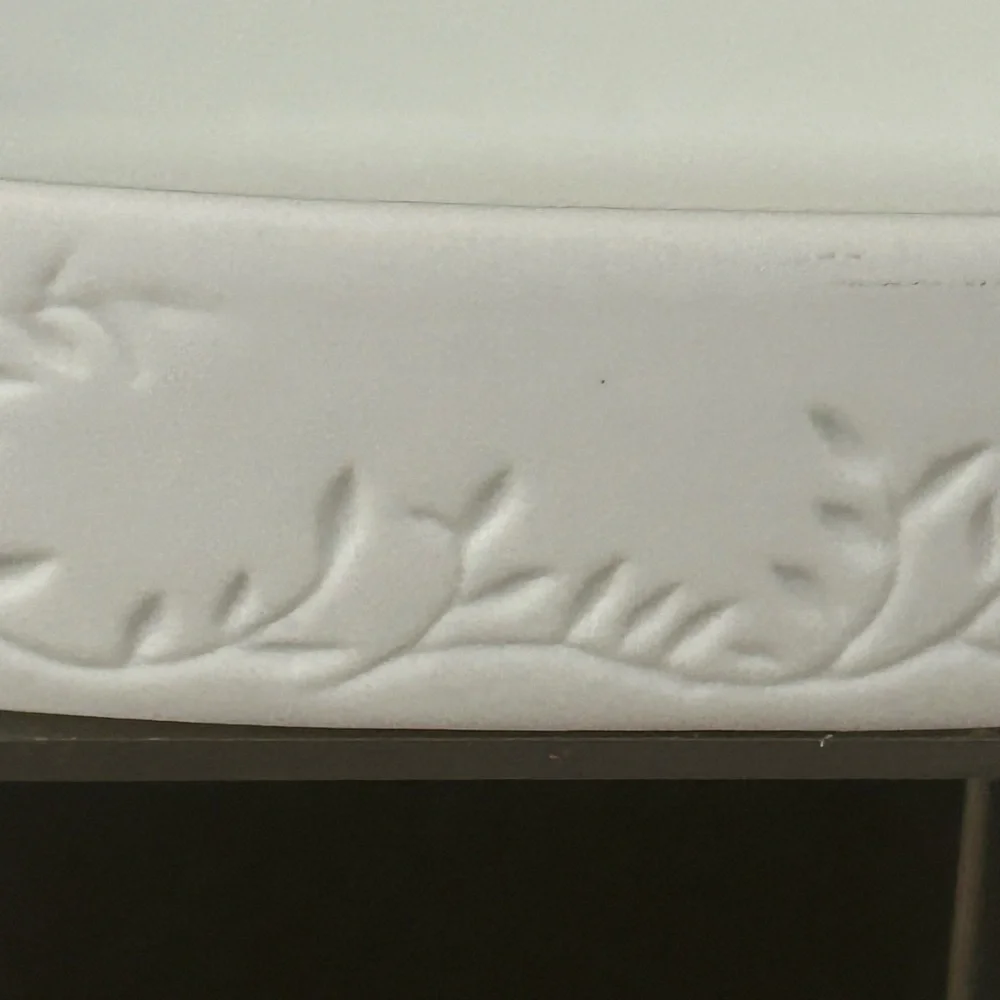 Crabtree And Evelyn Hand Cream And Soap Caddy. Leaf Pattern. White Porcelain.